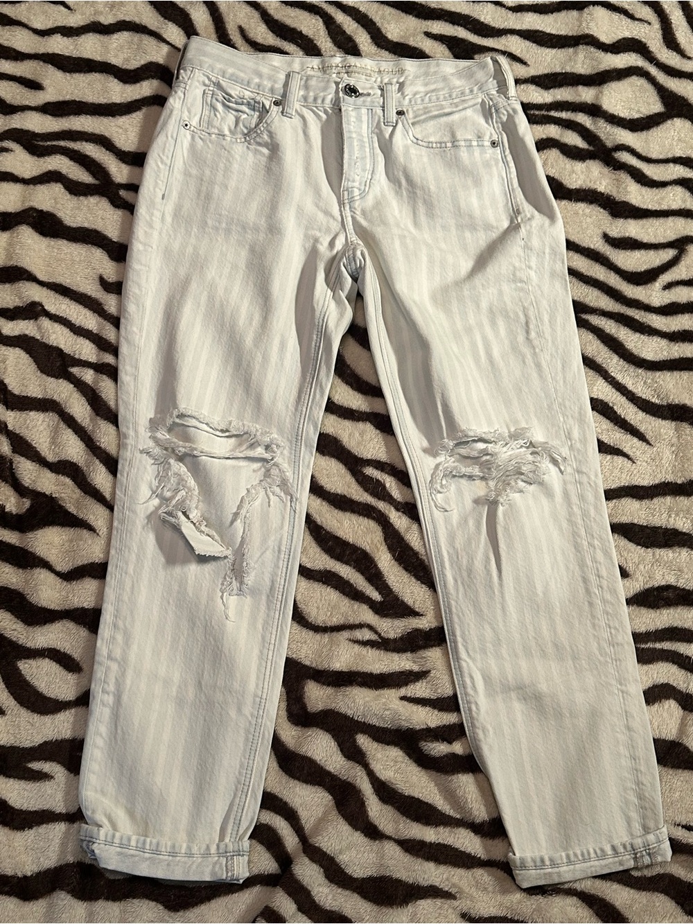 American Eagle Outfitters Light Wash White Boyfriend Jeans with Knee Rips